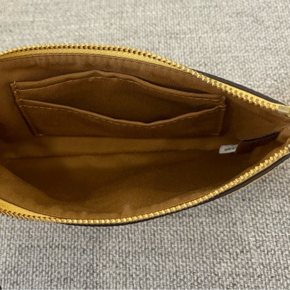 Coach Corner Zip Wristlet In Yellow CV396 - Picture 5 of 6